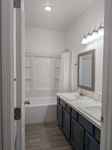 2485 S Manila Avenue, Fresno, CA 93727