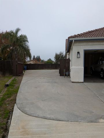 2485 S Manila Avenue, Fresno, CA 93727