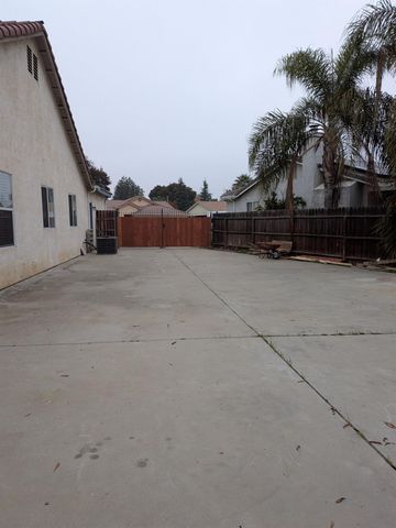 2485 S Manila Avenue, Fresno, CA 93727