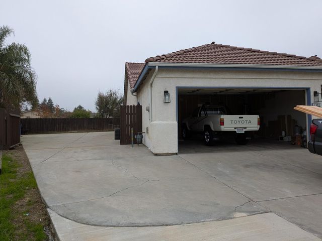 2485 S Manila Avenue, Fresno, CA 93727