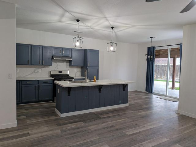 2485 S Manila Avenue, Fresno, CA 93727