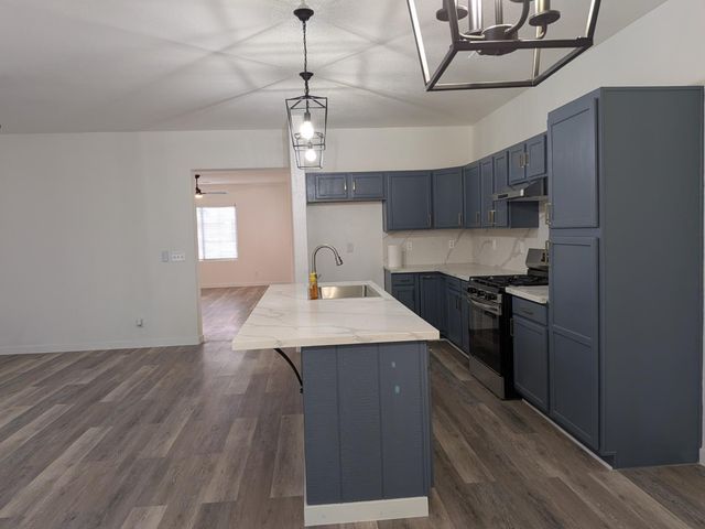 2485 S Manila Avenue, Fresno, CA 93727