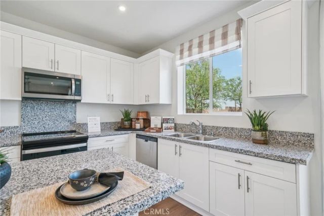 13650 Flying Cloud Way, Victorville, CA 92394