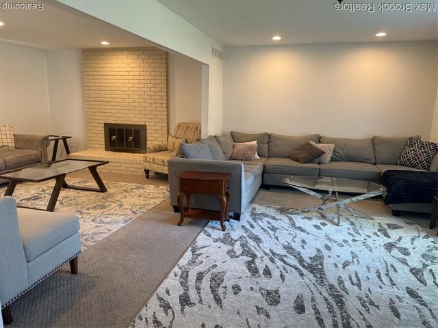 4803 Thorntree Drive, West Bloomfield, MI 48322