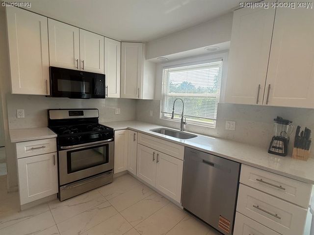 4803 Thorntree Drive, West Bloomfield, MI 48322