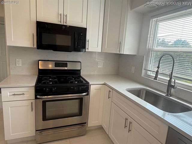 4803 Thorntree Drive, West Bloomfield, MI 48322