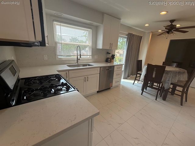4803 Thorntree Drive, West Bloomfield, MI 48322