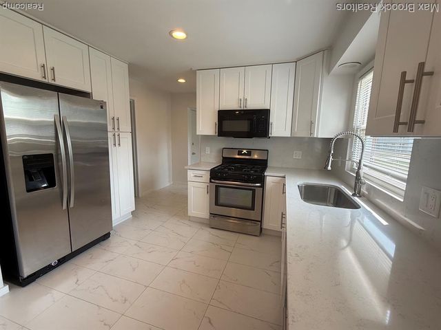 4803 Thorntree Drive, West Bloomfield, MI 48322