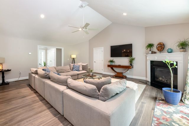 1 Winchester Drive, Sanbornton, NH 03269