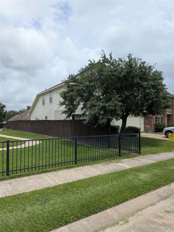 1026 Yorkshire Hollow, Fresno, TX 77545
