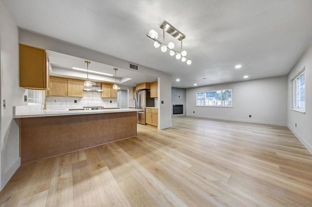 10784 Flambeau Pl, La Mesa, CA 91941