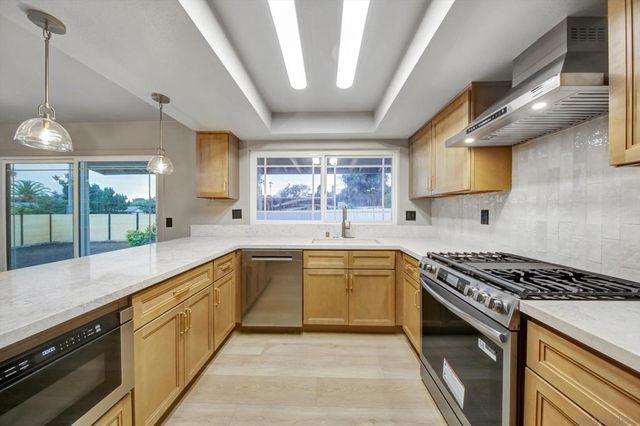 10784 Flambeau Pl, La Mesa, CA 91941