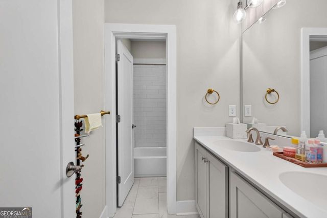 945 Kenway Avenue, Roswell, GA 30076