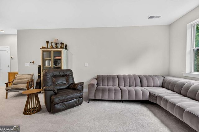 945 Kenway Avenue, Roswell, GA 30076