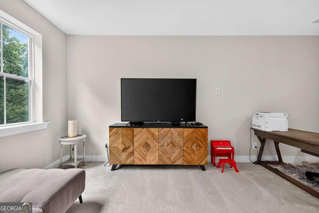 945 Kenway Avenue, Roswell, GA 30076