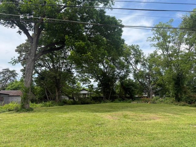 527 W Gordon Avenue, Rossville, GA 30741