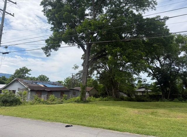 527 W Gordon Avenue, Rossville, GA 30741