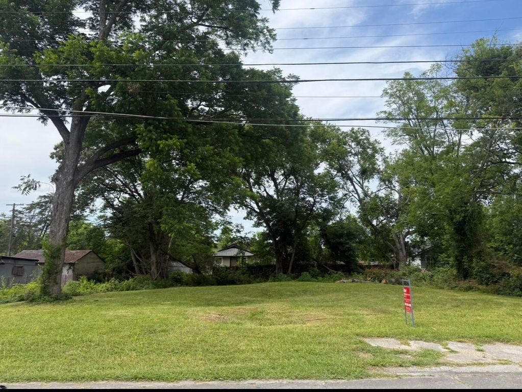 527 W Gordon Avenue, Rossville, GA 30741