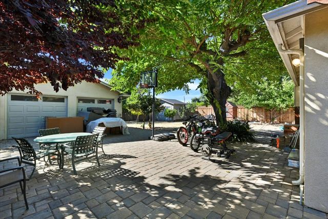 443 4th Avenue, Redwood City, CA 94063