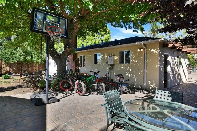 443 4th Avenue, Redwood City, CA 94063