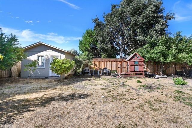 443 4th Avenue, Redwood City, CA 94063