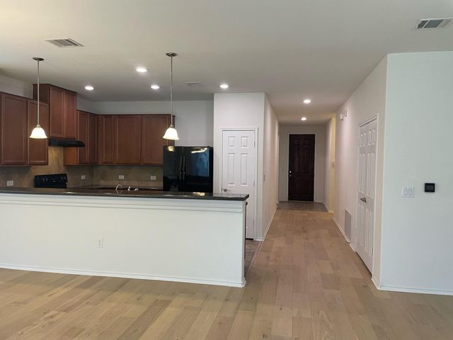 7112 Ondantra BND, Austin, TX 78744