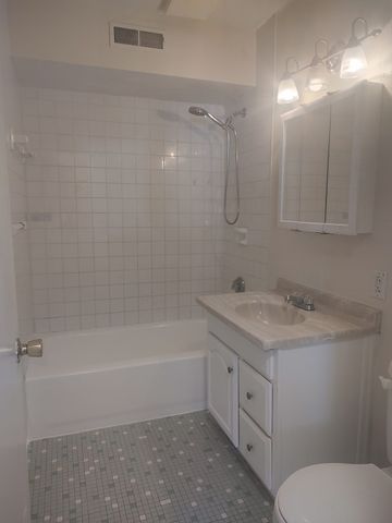 105 Oak Lane 9, Brockton, MA 02301