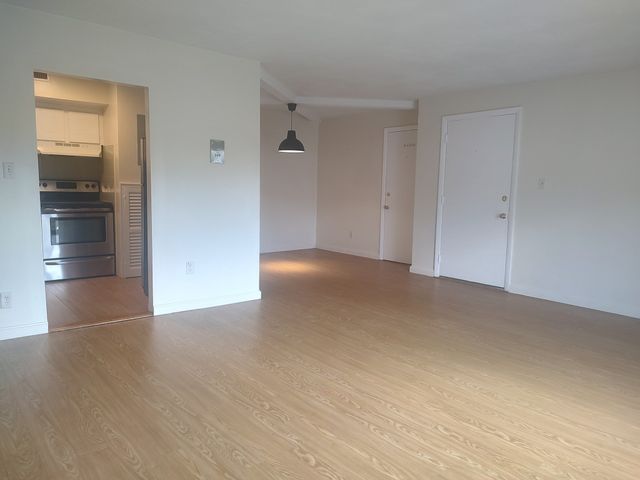 105 Oak Lane 9, Brockton, MA 02301