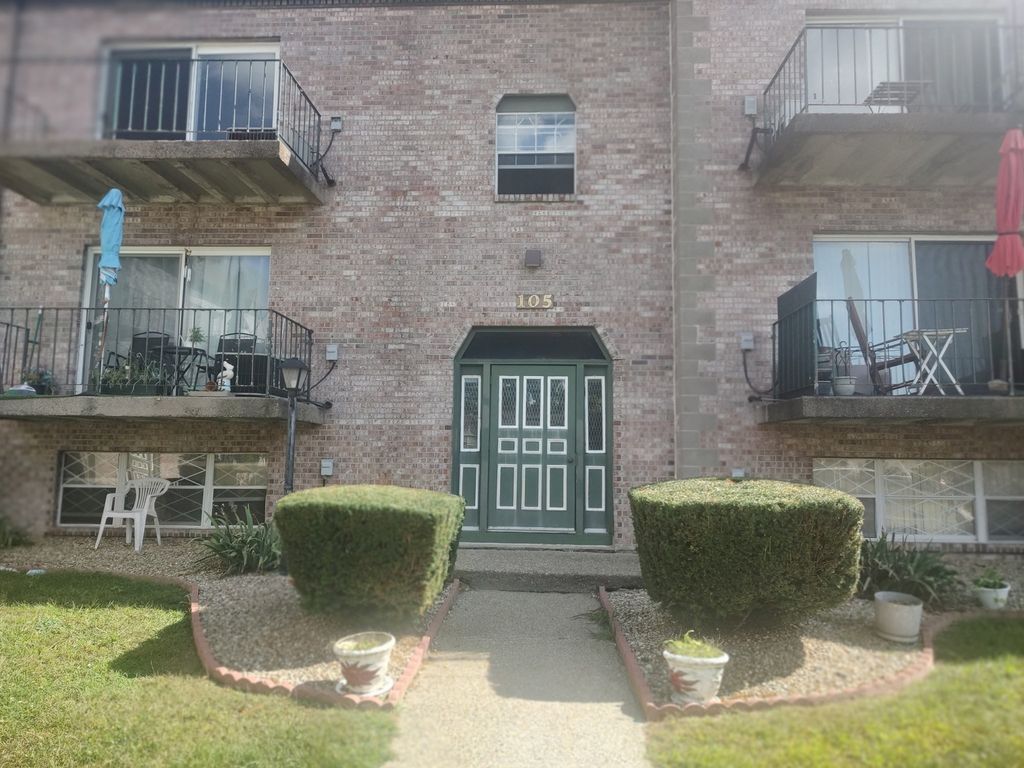 105 Oak Lane 9, Brockton, MA 02301