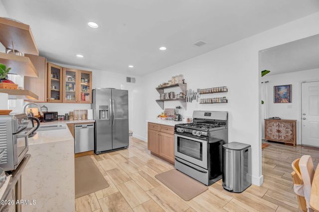 413 W CARON Street W, Phoenix, AZ 85021
