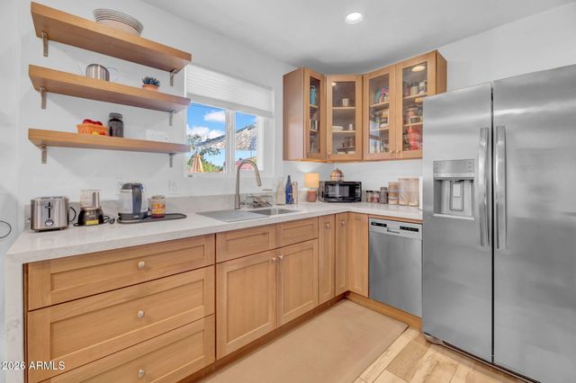 413 W CARON Street W, Phoenix, AZ 85021