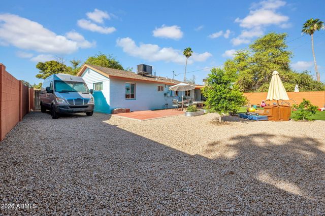 413 W CARON Street W, Phoenix, AZ 85021