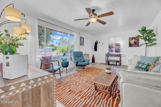 413 W CARON Street W, Phoenix, AZ 85021
