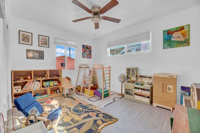 413 W CARON Street W, Phoenix, AZ 85021