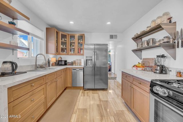 413 W CARON Street W, Phoenix, AZ 85021
