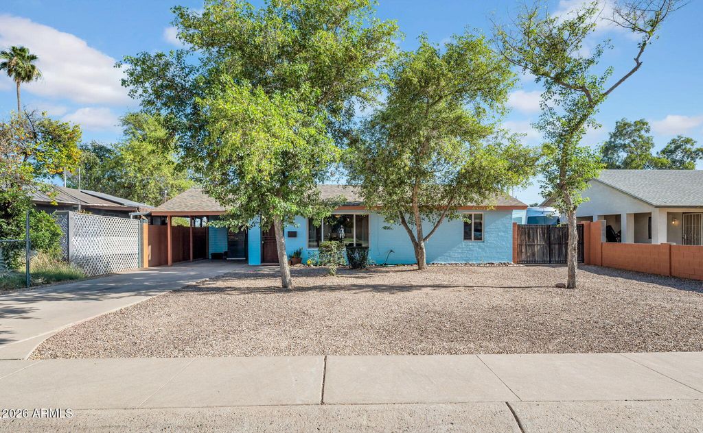 413 W CARON Street W, Phoenix, AZ 85021