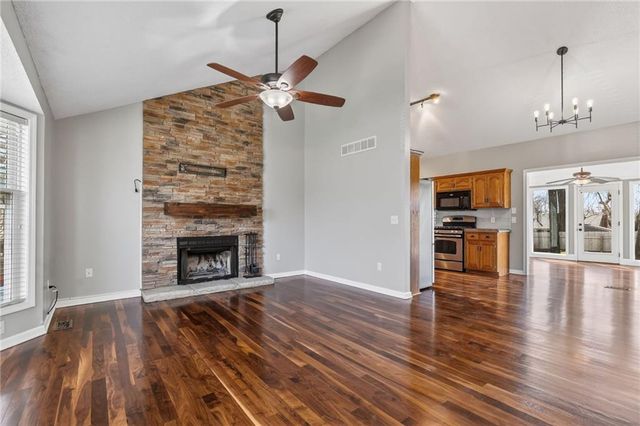 9621 NW 86th Terrace, Kansas City, MO 64153