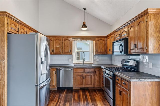 9621 NW 86th Terrace, Kansas City, MO 64153