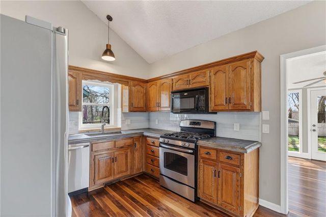 9621 NW 86th Terrace, Kansas City, MO 64153