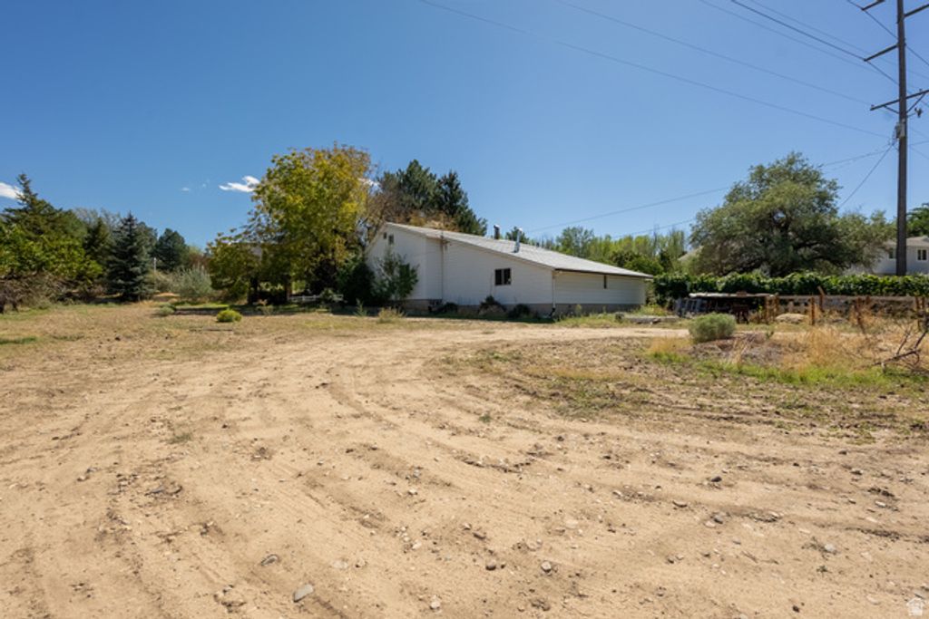8730 S HARVARD DR, Sandy, UT 84094 — photo 4