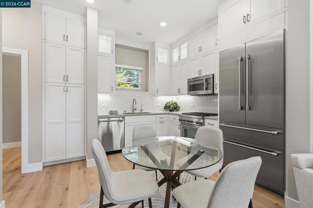 90 Woodbury Highlands Pl 16, Lafayette, CA 94549