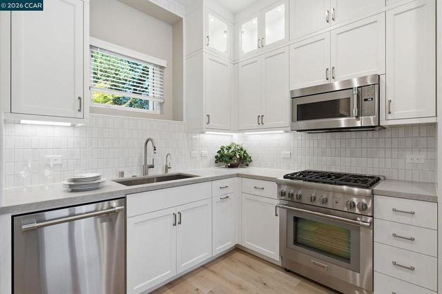 90 Woodbury Highlands Pl 16, Lafayette, CA 94549