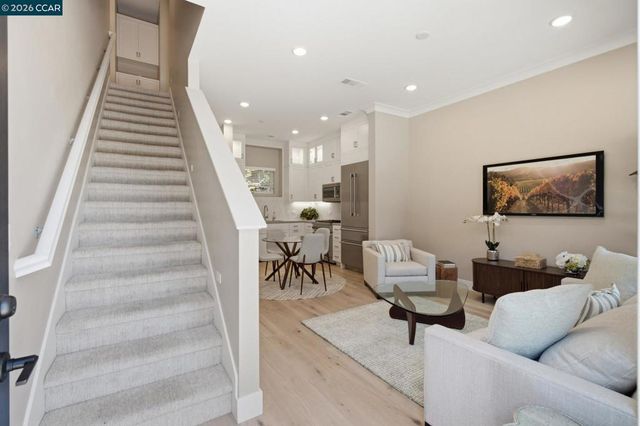 90 Woodbury Highlands Pl 16, Lafayette, CA 94549