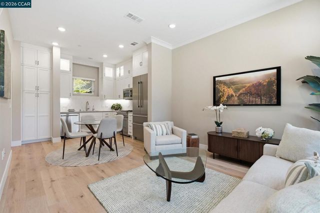90 Woodbury Highlands Pl 16, Lafayette, CA 94549