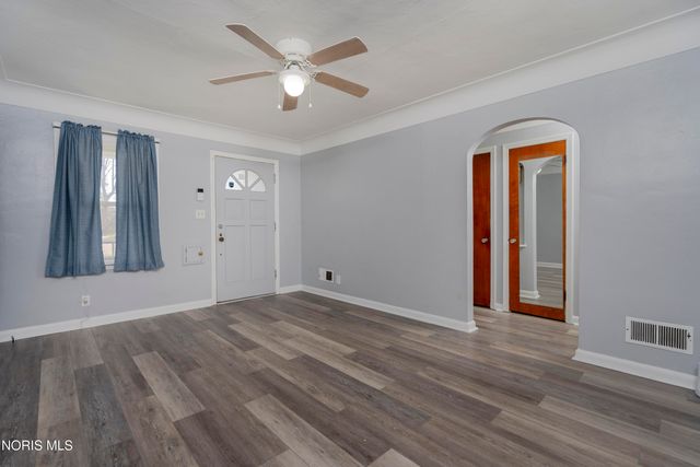 923 Mackow Drive, Toledo, OH 43607