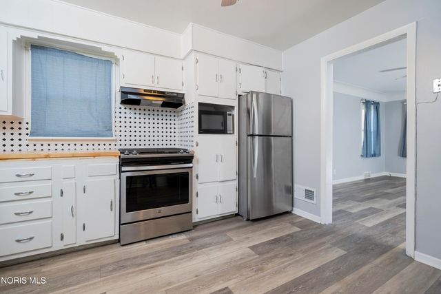 923 Mackow Drive, Toledo, OH 43607