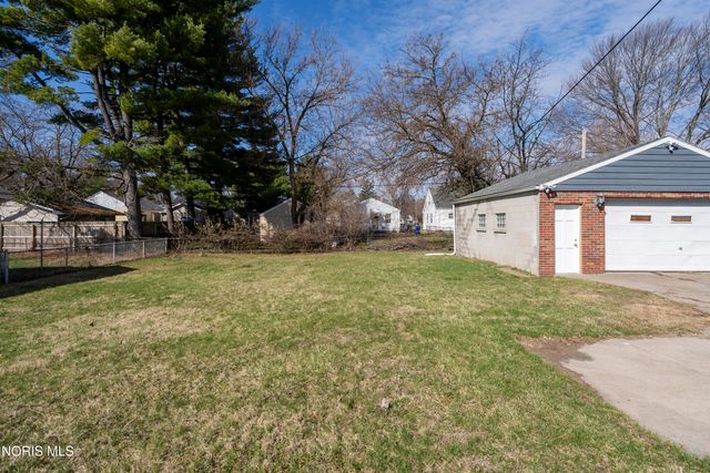 923 Mackow Drive, Toledo, OH 43607