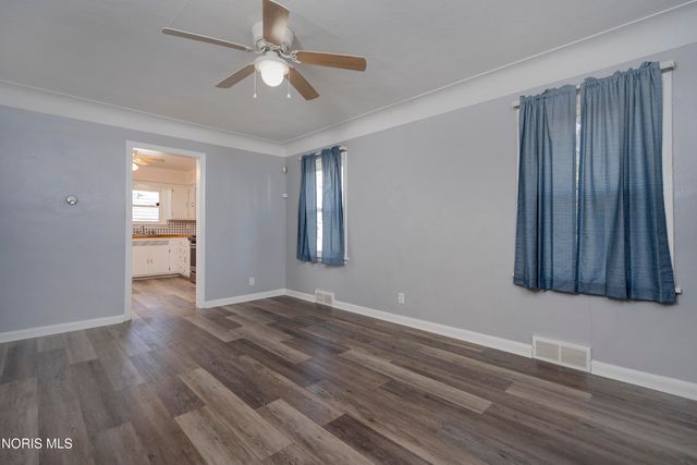 923 Mackow Drive, Toledo, OH 43607