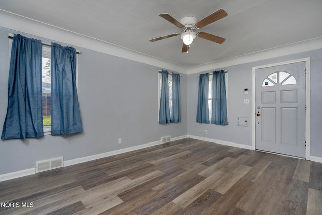 923 Mackow Drive, Toledo, OH 43607