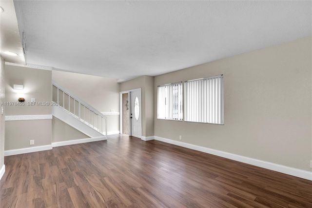 32 Wimbledon Lake Dr 221, Plantation, FL 33324